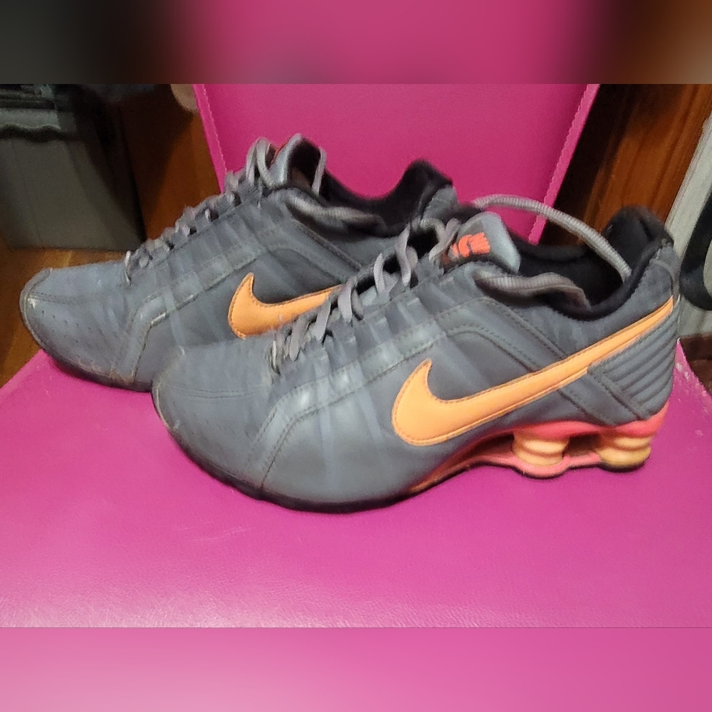 Nike Shox - Picture 2 of 7